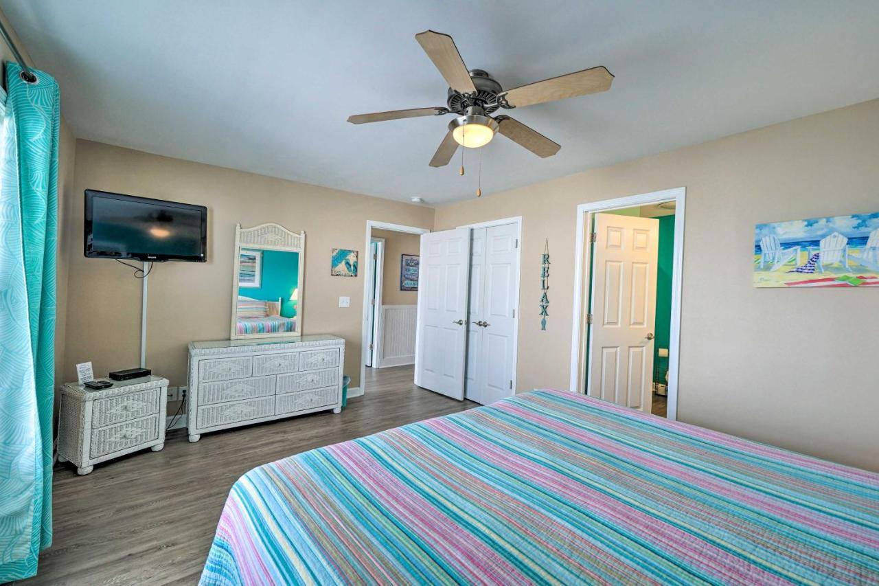 Ocean-View Oak Island Condo, 1 Block To Beach! Exterior foto
