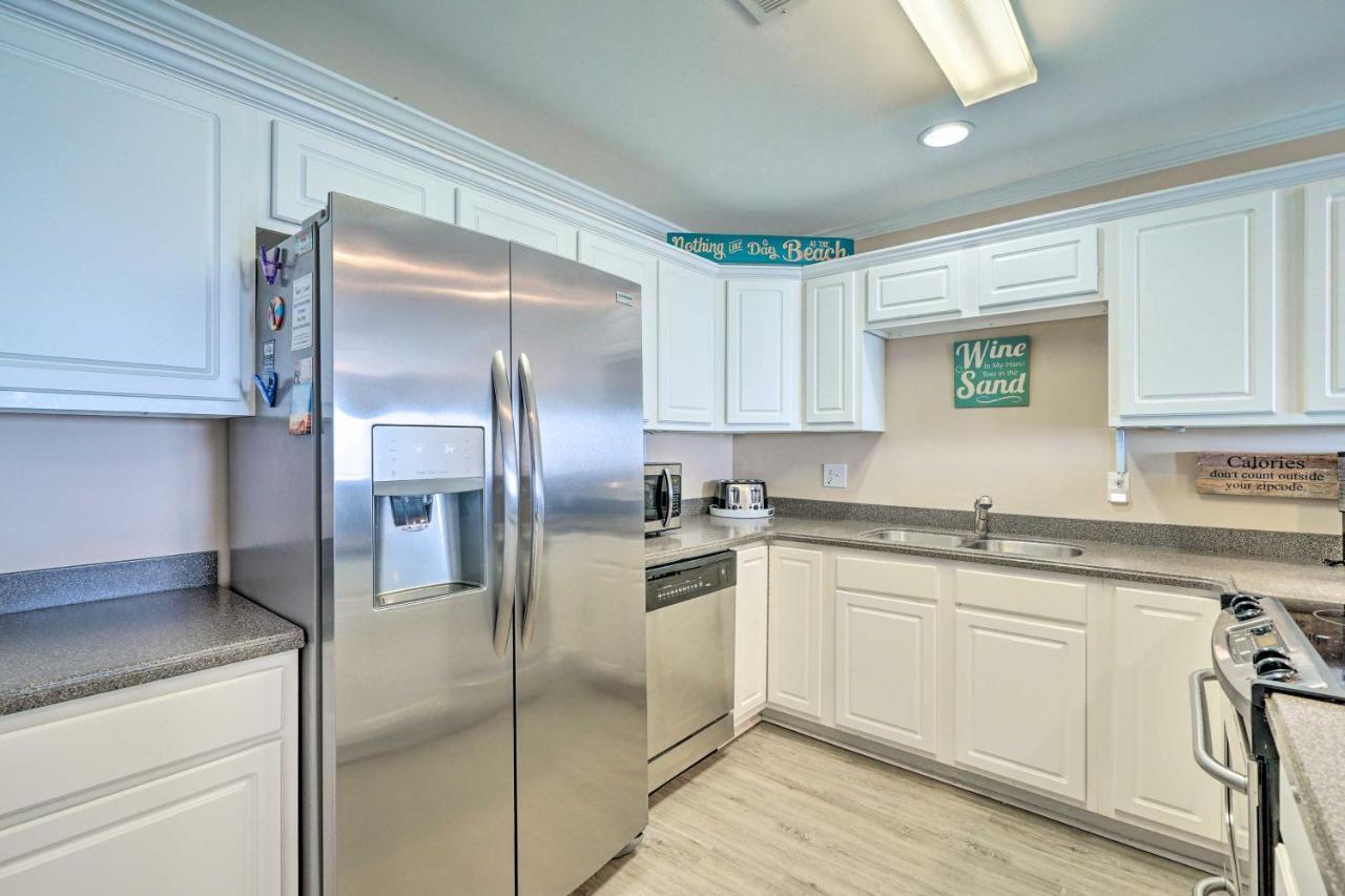 Ocean-View Oak Island Condo, 1 Block To Beach! Exterior foto